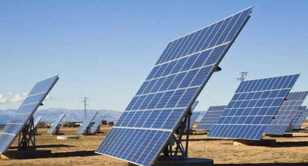 Energia solara si sectorul industrial: cum poate fi utilizata energia solara pentru reducerea costurilor de productie