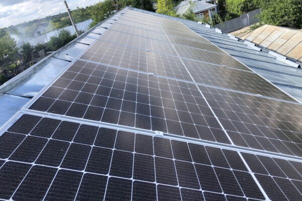 Sisteme de energie solara portabile si accesorii pentru incarcarea dispozitivelor