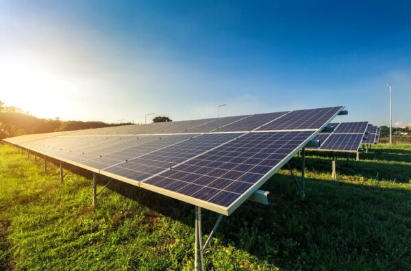 Module solare cu vid sau tub plat? Pro și contra și sfaturi de cumpărare