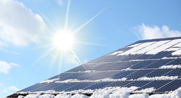 Soluții de stocare a energiei solare pentru perioadele cu lumină solară redusă în timpul iernii